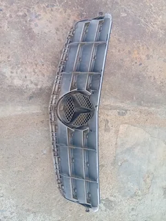 Mercedes Benz w204 front grill in good condition