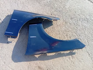 Mercedes Benz w204 c class left and right fender for sale in good condition