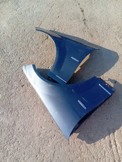 Mercedes Benz w204 c class left and right fender for sale in good condition