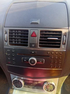 Mercedes Benz w204 car radio for sale in good condition