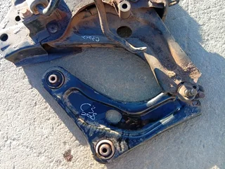 Peugeot 207 left and right control arm