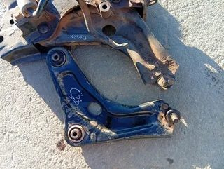 Peugeot 207 left and right control arm