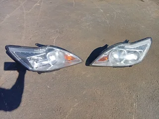 2009 ford focus left and right headlight