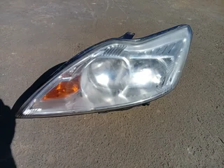2009 ford focus left and right headlight