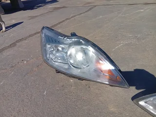 2009 ford focus left and right headlight