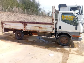 Mitsubishi canter PKNGE 68 2.4 LWB 3T  stripping for spares