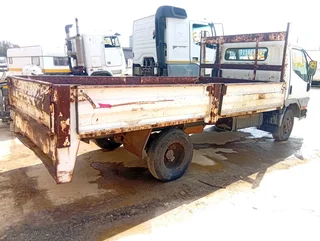 Mitsubishi canter PKNGE 68 2.4 LWB 3T  stripping for spares