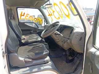 Mitsubishi canter PKNGE 68 2.4 LWB 3T  stripping for spares