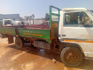 Isuzu np3500 non turbo stripping for spares .engine and gearbox available