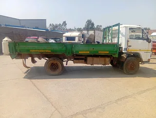 Isuzu npr truck  ade stripping for spares