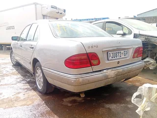 Mercedes Benz E230 W210  automatic stripping for spares