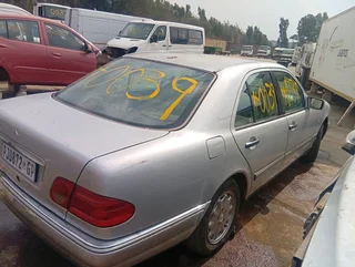 Mercedes Benz E230 W210  automatic stripping for spares