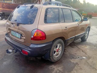 Hyundai santafe 4wd 2.5l automatic stripping for spares