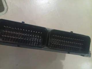 Renault sandero S110140025 A  EMS3132  8200598393  ECU ECM computer box