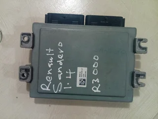 Renault sandero S110140025 A  EMS3132  8200598393  ECU ECM computer box