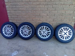 Fiat linea 4set of rims and tyres pdc 4X100 wheel offset 42-46mm tyre size 195/60R15
