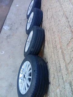 Fiat linea 4set of rims and tyres pdc 4X100 wheel offset 42-46mm tyre size 195/60R15