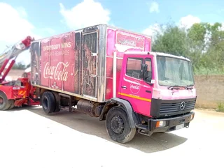 Mercedes Benz econoliner 1617 stripping for spares