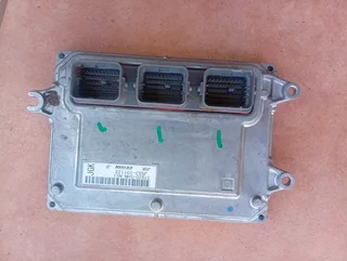 Honda HRV HR-V Engine Control Unit ECU 37820-5HN-N51 JGK  J553-101122  Module computer box