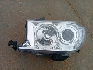 Toyota fortuner xenon headlight left