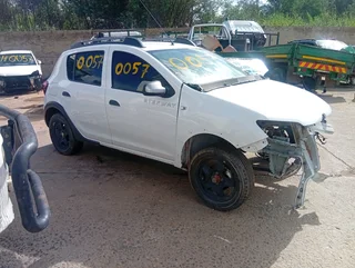 2016 Renault Sandero stepway 1.0 stripping for spares