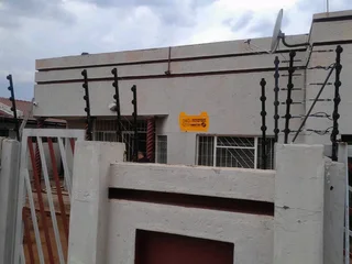 Repairs on electric fencing