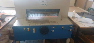 Guillotine Cutter Machine IOTA for sale