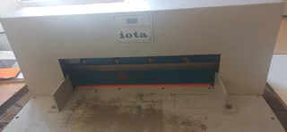 Guillotine Cutter Machine IOTA for sale