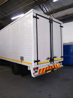 JOE TRUCKS - Bakkies, 4 en 8 ton toe trokke