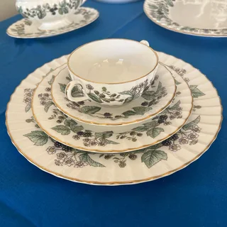 Royal Worcester Lavinia 8 Piece Dinner Service