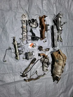 Nissan Navara D40 various engine components