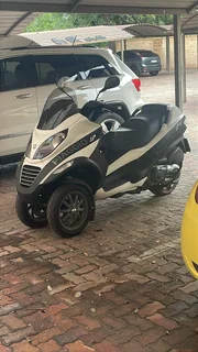 Motorcycle scooter