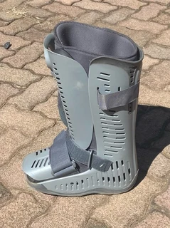 Compression/moon boot for adults. Fits adult sizes