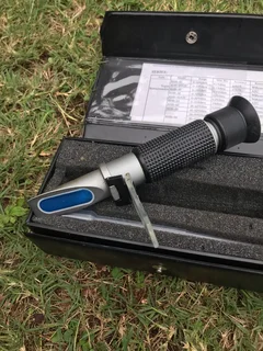 PORTABLE REFRACTOMETER
