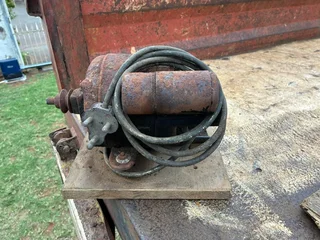 220 VOLT ELECTRIC MOTOR