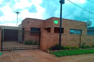 House - Ad posted by Kilebogile Mazet