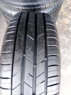 We are selling a set of clean 16 original Hyundai accent mag rims with new tyres 195/50 16 Kumho,