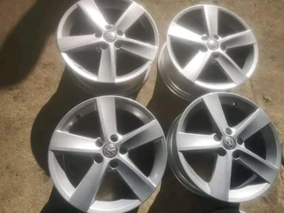 We are selling a set of clean 16 inch original polo TSI Ravaza wheels