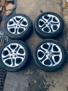 We are selling set of 16 inch clean as good as new Hyundai i20 mag rims with 90% Bridgestone tyres