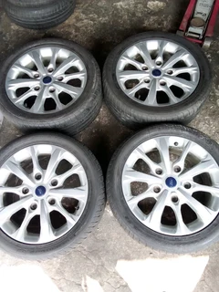 We are selli clean 18 inch original ford transit mag combie mag rims with good second hand tyres
