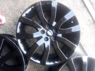 20 inch clean original Landrover mag rims in a very good condition as good as new