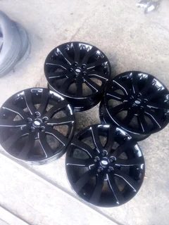 20 inch clean original Landrover mag rims in a very good condition as good as new