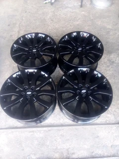 20 inch clean original Landrover mag rims in a very good condition as good as new
