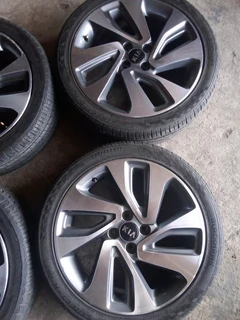 17 inch original ki a rio mag rims with 90% tyres