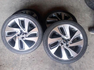 17 inch original ki a rio mag rims with 90% tyres