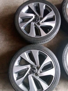 17 inch original ki a rio mag rims with 90% tyres