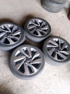 17 inch original ki a rio mag rims with 90% tyres