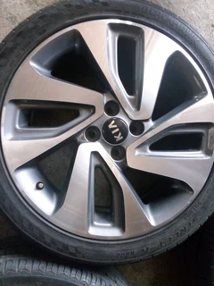 17 inch original ki a rio mag rims with 90% tyres