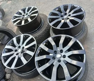 We are selling a set of 20 clean original range rover mag rims in a very good condition.