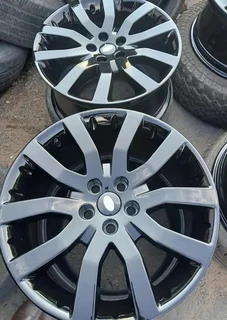 We are selling a set of 20 clean original range rover mag rims in a very good condition.